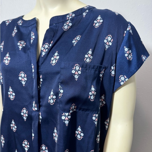 NWOT Liz Claiborne Satin Floral Tunic Blouse in Navy - Picture 5 of 12